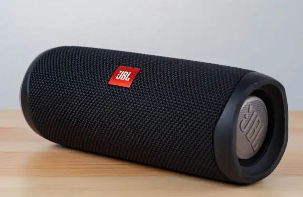 Jak połączyć głośnik JBL – proste kroki, aby uniknąć problemów z łącznością